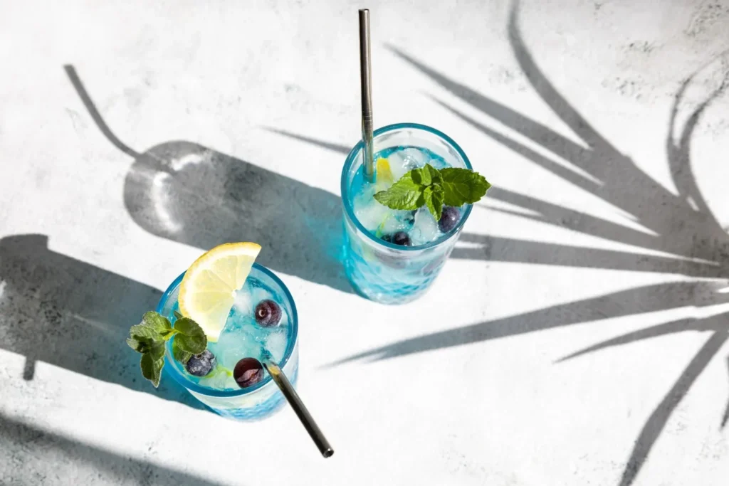 gin-cocktail-with-fresh-blueberries-lemon