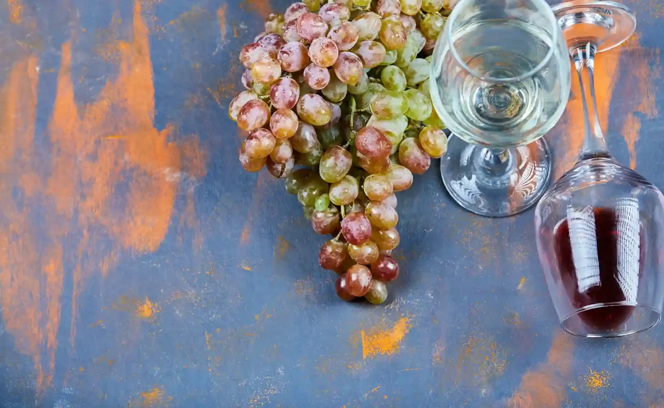 Red wine glass with grapes
