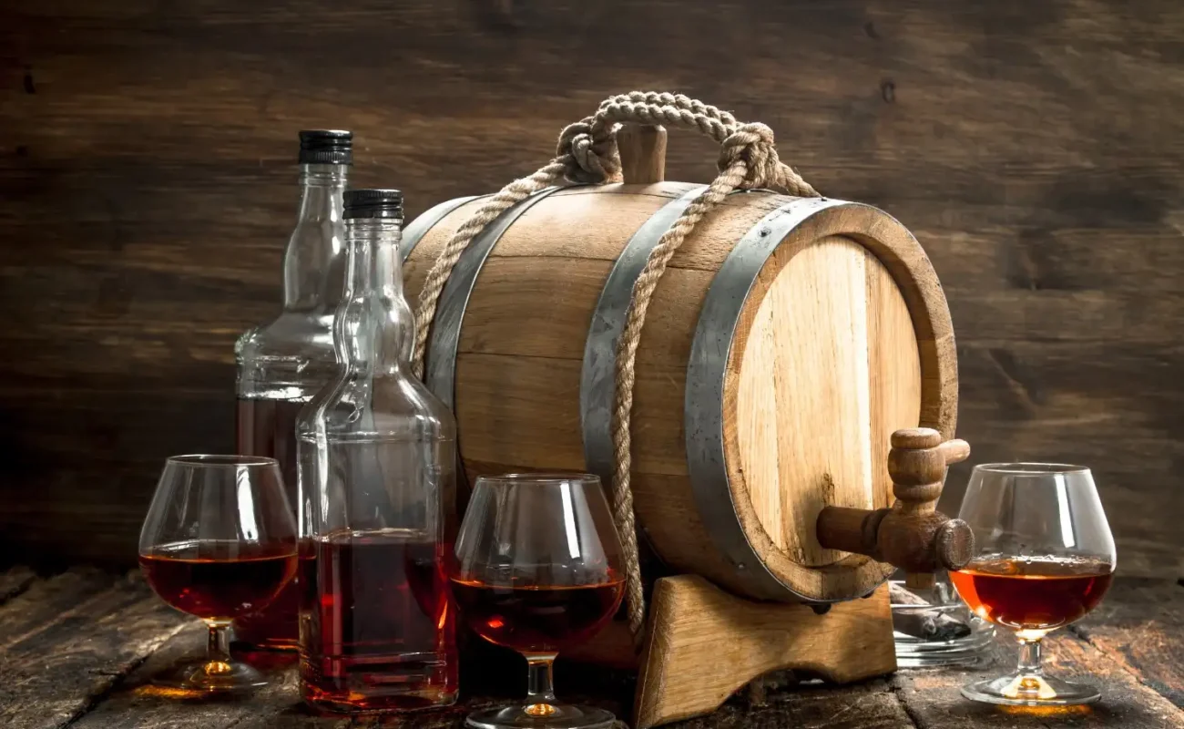 barrel-with-whiskey bottles-glasses barrel-with-whiskey bottles-glasses
