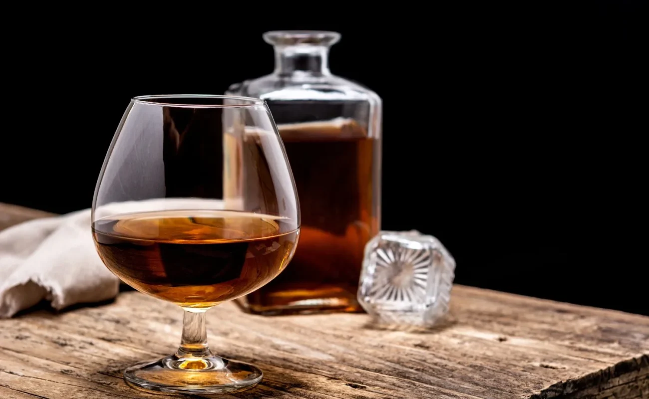 cognac-drink-on-wooden-table