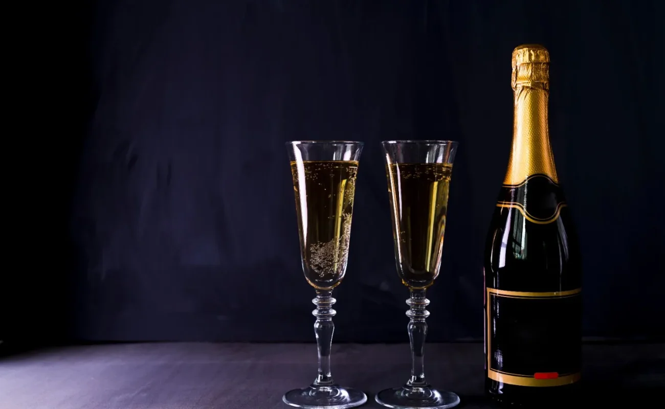 glasses-champagne-with-bottle-table