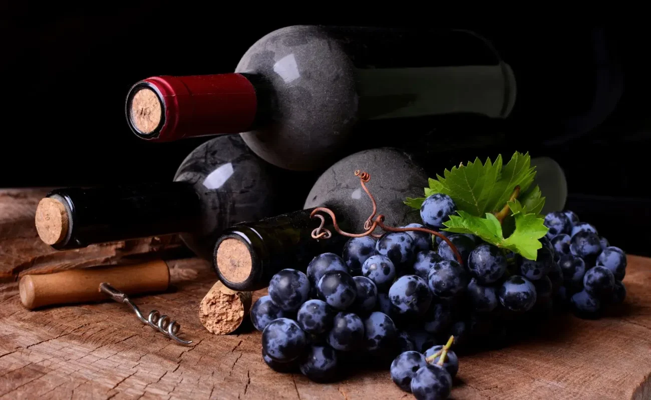 portwine with grapes on table